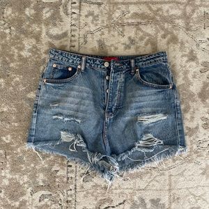 HIGH RISE BUTTON UP JEAN SHORTS - SIZE L